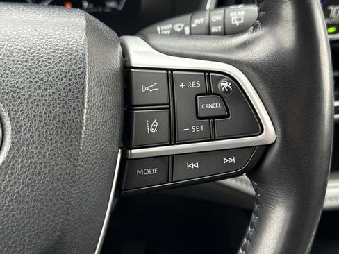 Used 2023 Toyota Highlander Limited image 24