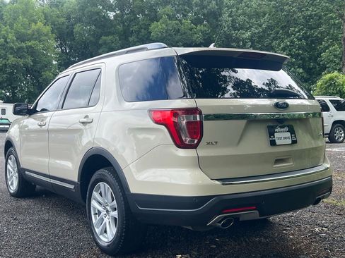 Used 2018 Ford Explorer XLT w/ Equipment Group 202A AWD/4WD image 3