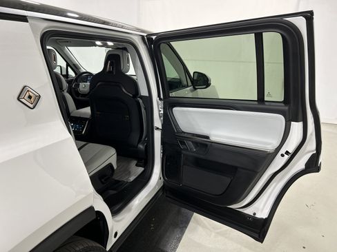 Used 2024 Rivian R1S Adventure AWD/4WD image 19