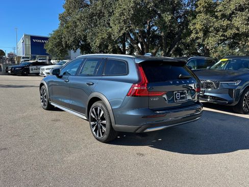 New 2026 Volvo V60 B5 Cross Country Ultra w/ Climate Package image 4