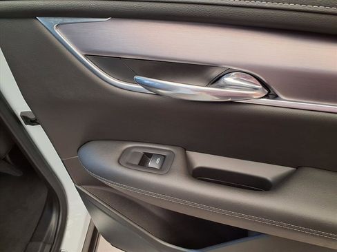 Used 2025 Cadillac XT6 Luxury image 24