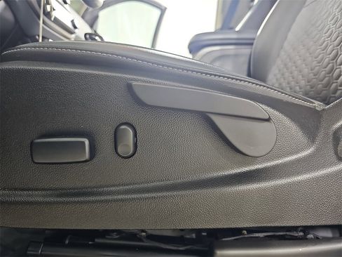 Used 2022 Chevrolet Colorado Z71 image 37