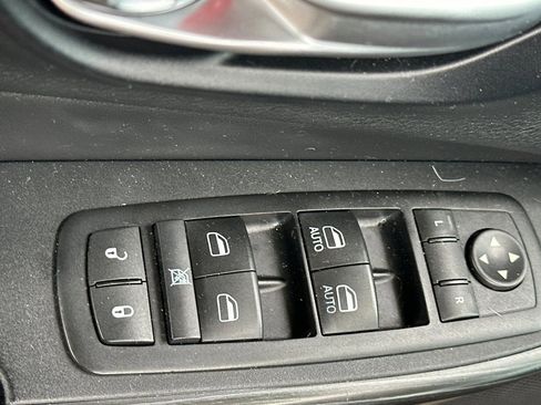 Used 2015 Jeep Cherokee Trailhawk AWD/4WD image 11