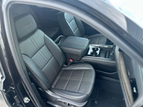 Used 2025 Chevrolet Tahoe High Country image 29