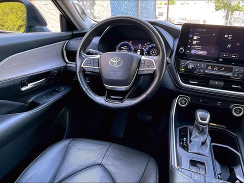 Used 2024 Toyota Grand Highlander Platinum image 6