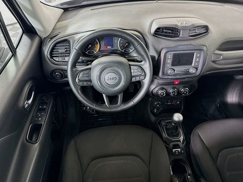 Used 2017 Jeep Renegade Altitude image 3