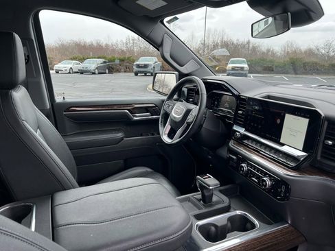 Used 2024 GMC Sierra 1500 Elevation w/ Elevation Premium Package image 9