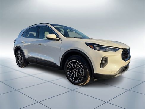 New 2026 Ford Escape SE w/ PHEV Premium Package image 2