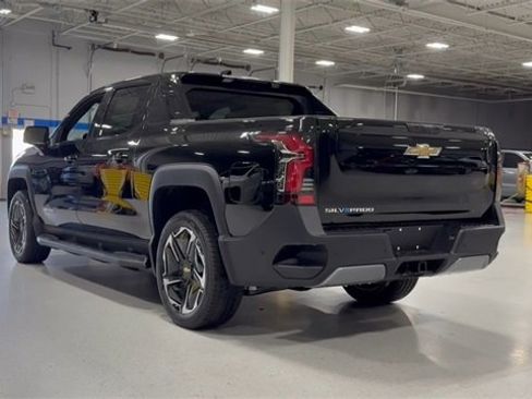 New 2026 Chevrolet Silverado EV LT image 7