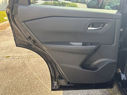 Used 2025 Nissan Rogue SV image 22