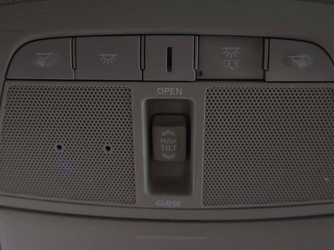 Used 2018 Nissan Rogue SV w/ Sun & Sound Touring Package image 55