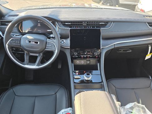 New 2025 Jeep Grand Cherokee Limited image 2