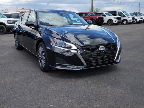 Used 2025 Nissan Altima 2.5 SV FWD image 4