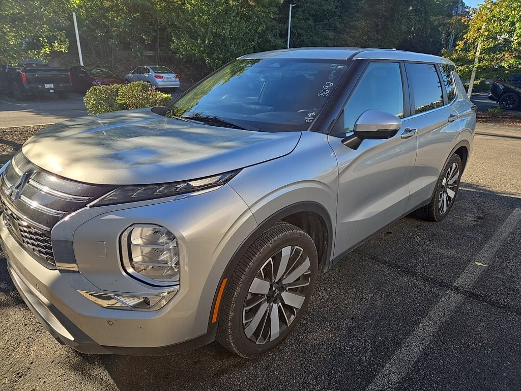 Used 2025 Mitsubishi Outlander SE AWD/4WD image 1