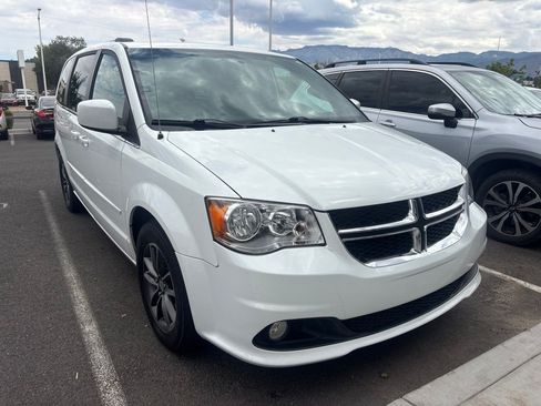 Used 2017 Dodge Grand Caravan SXT FWD image 2