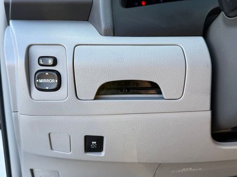 Used 2010 Toyota Camry image 24