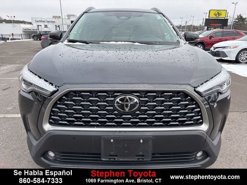 Used 2023 Toyota Corolla Cross XLE image 3