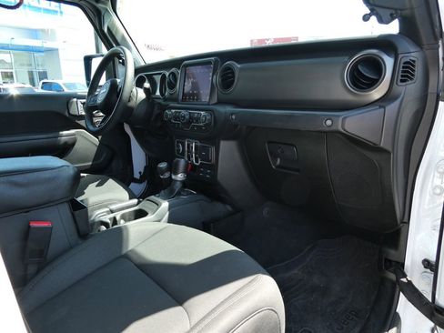 Used 2023 Jeep Gladiator Sport AWD/4WD image 14
