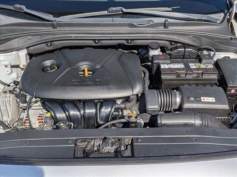 Used 2020 Hyundai Elantra GT image 22