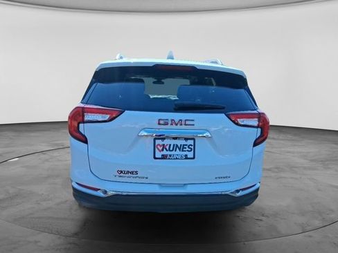 Used 2024 GMC Terrain SLT AWD/4WD image 6