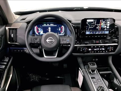 New 2025 Nissan Pathfinder Platinum w/ Lighting Package (N93) AWD/4WD image 21