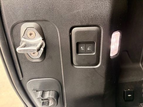 Used 2020 Land Rover Defender 110 SE AWD/4WD image 14