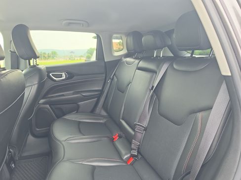 Used 2022 Jeep Compass Trailhawk AWD/4WD image 15