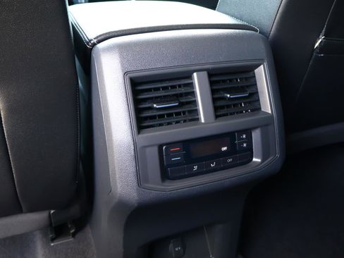 Used 2023 Volkswagen Atlas SE image 12