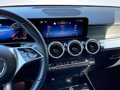 Used 2025 Mercedes-Benz GLB 250 image 11