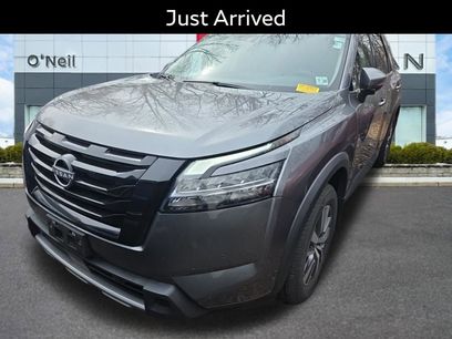 Certified 2023 Nissan Pathfinder SL w/ Black Appearance Package