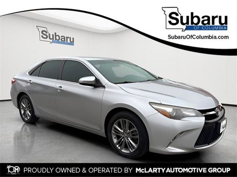 Used 2016 Toyota Camry SE image 1