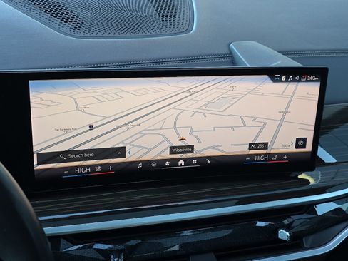 Used 2024 BMW X7 xDrive40i w/ Premium Package image 19