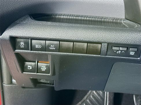 Certified 2022 Toyota Sienna XSE image 22