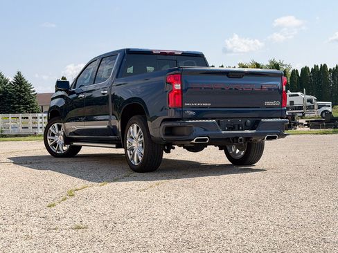 Used 2022 Chevrolet Silverado 1500 High Country w/ High Country Premium Package AWD/4WD image 8