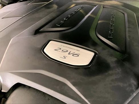 Used 2021 Porsche Cayenne S image 33