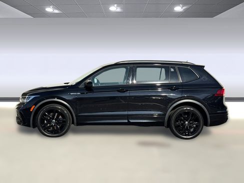 Used 2022 Volkswagen Tiguan SE R-Line image 2