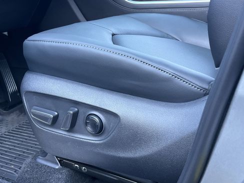 New 2026 Toyota Highlander Platinum image 8