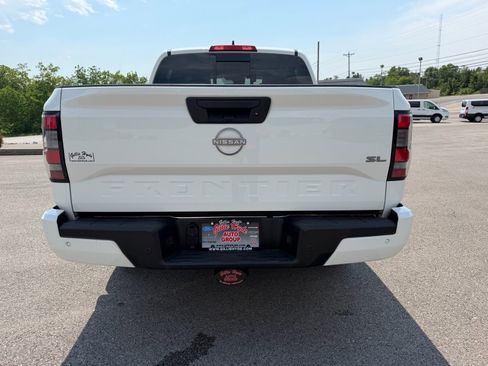 Used 2024 Nissan Frontier SL w/ Technology Package RWD image 13