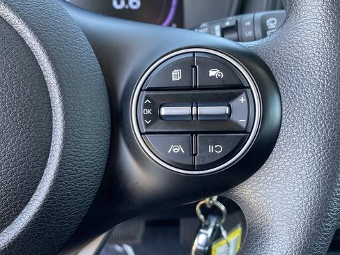 Used 2025 Kia Soul LX FWD image 27