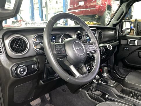 Used 2023 Jeep Gladiator Sport S image 10