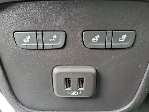 Used 2023 Chevrolet Equinox Premier image 14