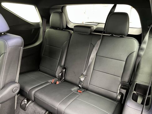 Certified 2025 Chevrolet Traverse LT w/ Midnight/Sport Edition AWD/4WD image 14