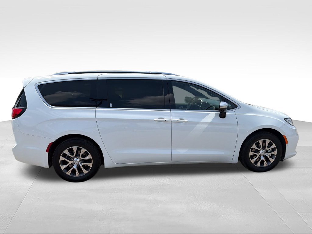 Used 2026 Chrysler Pacifica Pinnacle FWD image 6