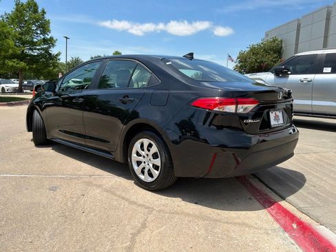 Used 2025 Toyota Corolla LE FWD image 8
