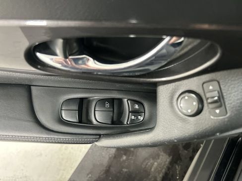 Used 2019 Nissan Rogue SV AWD/4WD image 11