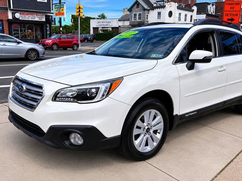 Used 2017 Subaru Outback 2.5i Premium AWD/4WD image 2