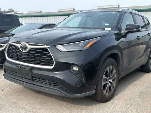 Used 2023 Toyota Highlander XLE FWD image 16