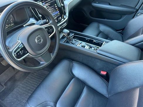 Used 2020 Volvo V60 T5 Cross Country image 9