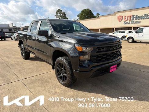 Used 2022 Chevrolet Silverado 1500 Custom Trail Boss w/ Midnight Edition AWD/4WD image 1