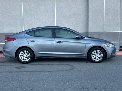 Used 2018 Hyundai Elantra SE image 3